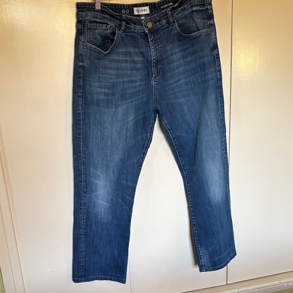 DL1961 Men's Classic Avery Modern Straight Jeans ALTERED - 40x30, inseam 27.